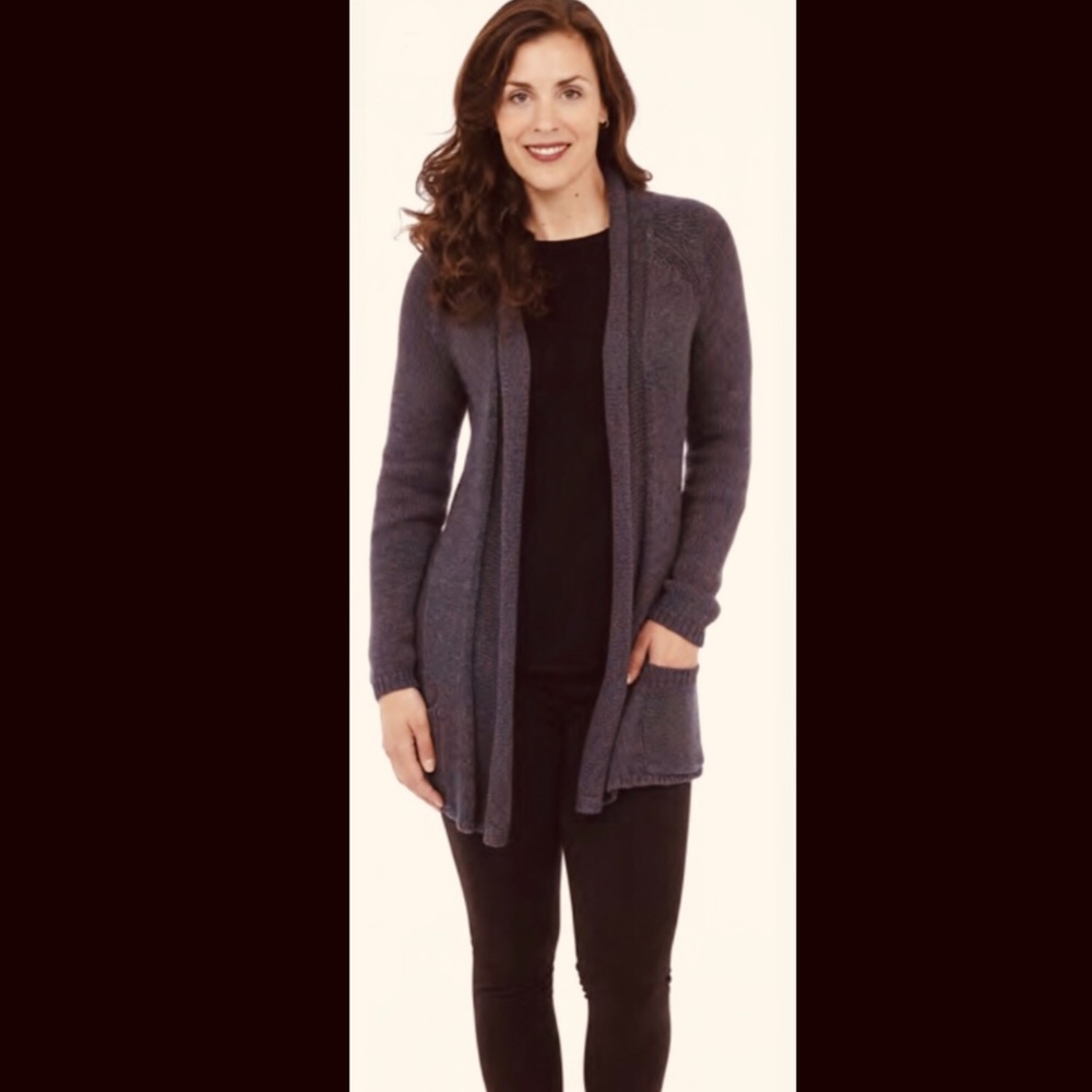📦 Cardigan With Embroidered Back